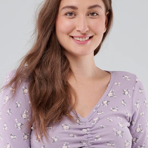 Hollister baby tee (long sleeve crop) - Picture 4 of 6